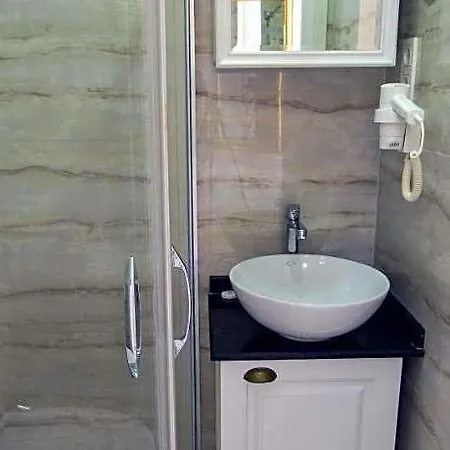 Iq Galatasaray Hotel 3*